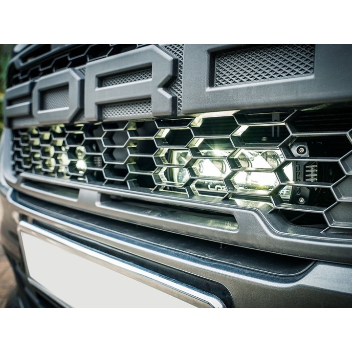 Zestaw do montażu oświetlenia LAZER ST4 Evolution w fabrycznym grillu - Ford Transit (2015 -)