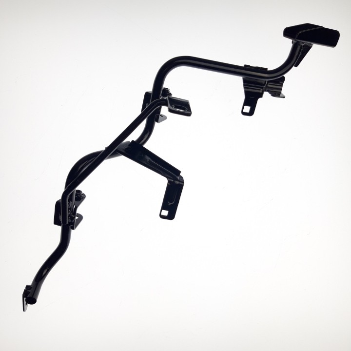 BRACKET FRONT LH., FRONT BODY COVER