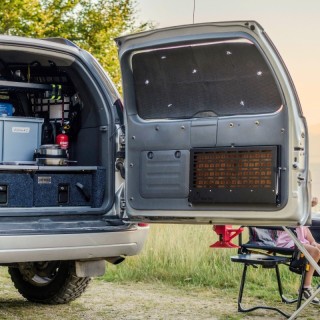 Drop-Down Tailgate Table Bison Gear - view 2