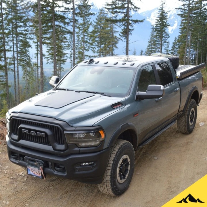 Cascadia 4x4 VSS System™ 2.0 CHF159 — 92 W Hood Solar Panel for Ram HD, Ford F-150, Toyota Tacoma, Tundra, Land Cruiser - view 4
