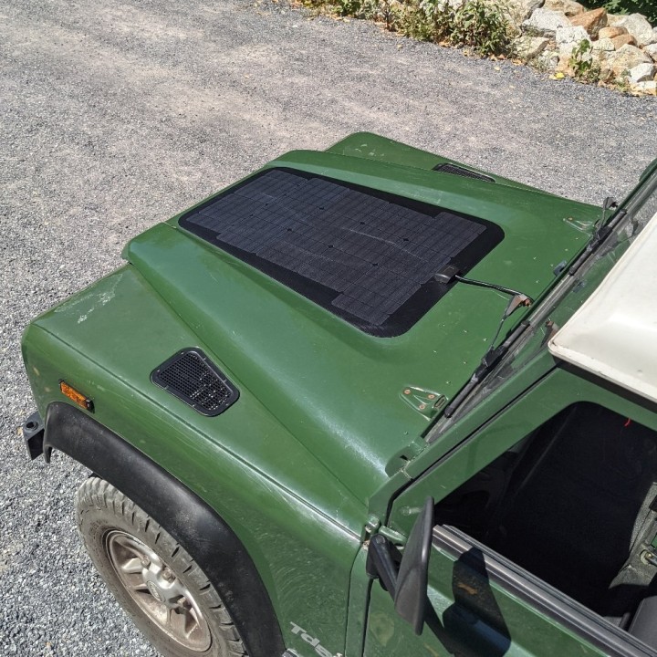 Cascadia 4x4 VSS System™ 1.0 CHF134CV — 75 W Complete Hood Solar Kit, Land Rover Defender 1983–2006 - view 4