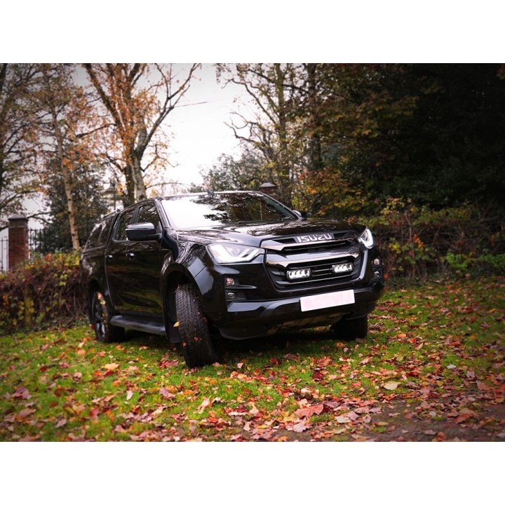 Kit of two LAZER TRIPLE-R 750 (Gen2) with factory grille mounting system - Isuzu D-Max (2023 -)
