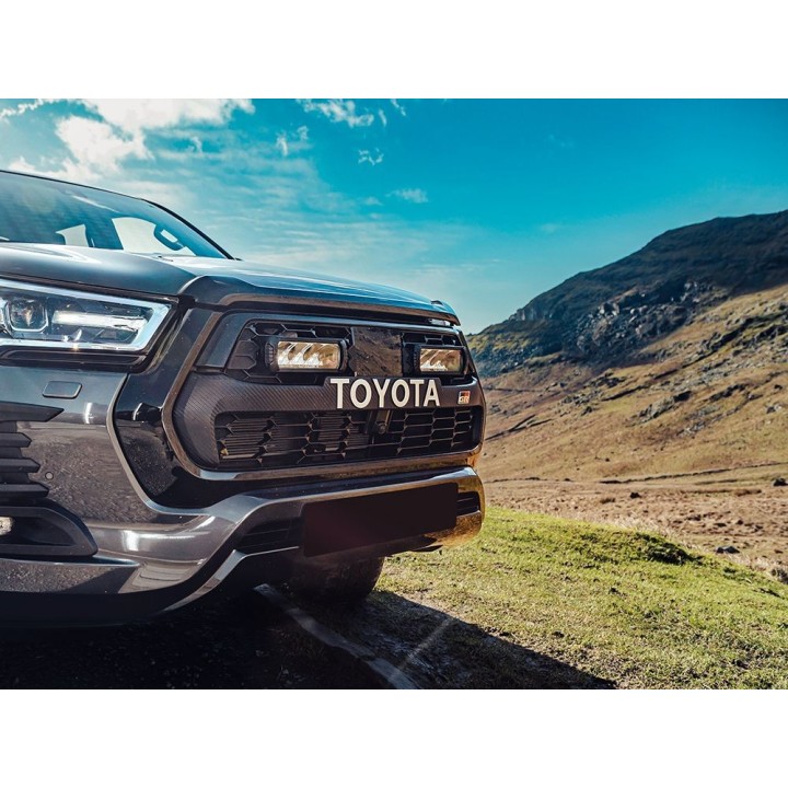 Kit of two LAZER TRIPLE-R 750 Elite (Gen2) with factory grille mounting system - Toyota Hilux GR Sport (2022 - 2024)) - view 2