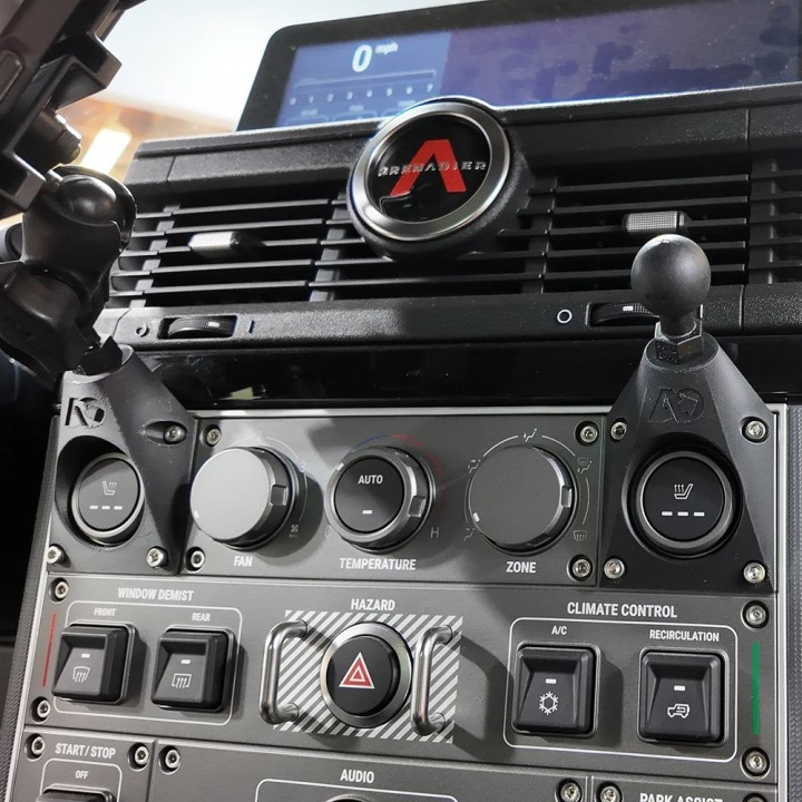 Phone mount with ball for the Grenadier | Szekla4x4
