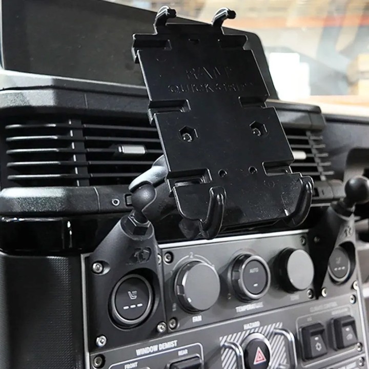 Phone mount with ball for the Grenadier | Szekla4x4
