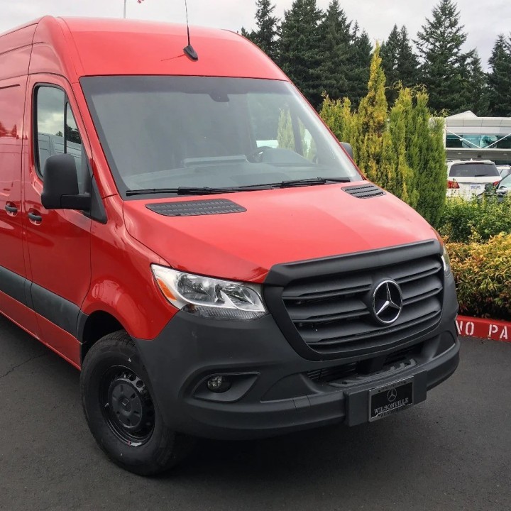 Hood deflector for the Sprinter III (W907/W910) | Szekla4x4