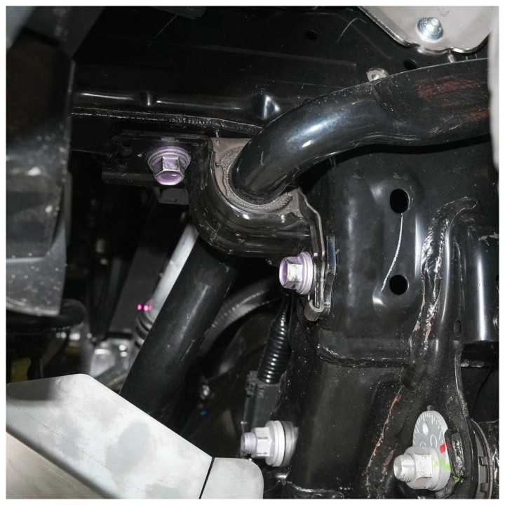 Front sway bar mount relocation brackets Superior Engineering - view 3