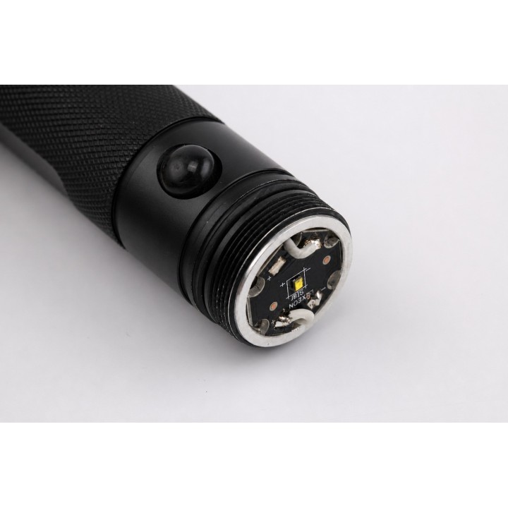 Aluminium LED Flashlight with Power Bank, Glass Breaker and Seatbelt Cutter - view 4