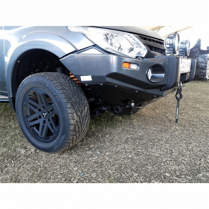 Bumper Ironman 4x4 Mitsubishi L200 Triton MQ BBT050NL