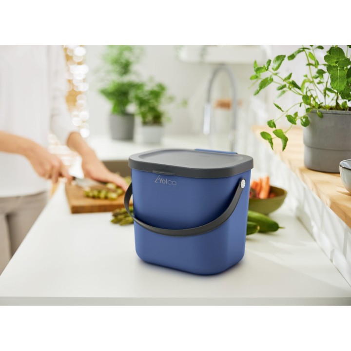 Yolco Albula 6 L lidded container in blue with handle