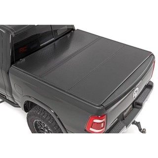 Hard Tri-Fold Bed Cover 5' 5" Rough Country - Dodge RAM 1500