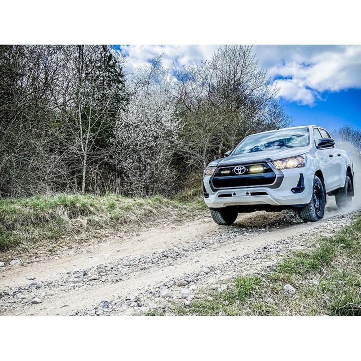 Kit of two LAZER Linear 6 Elite with factory grille mounting system - Toyota Hilux (2021 -) - view 5