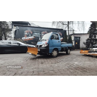 Montaż pługa Shark w Piaggio z pełnym sterowaniem z kabiny