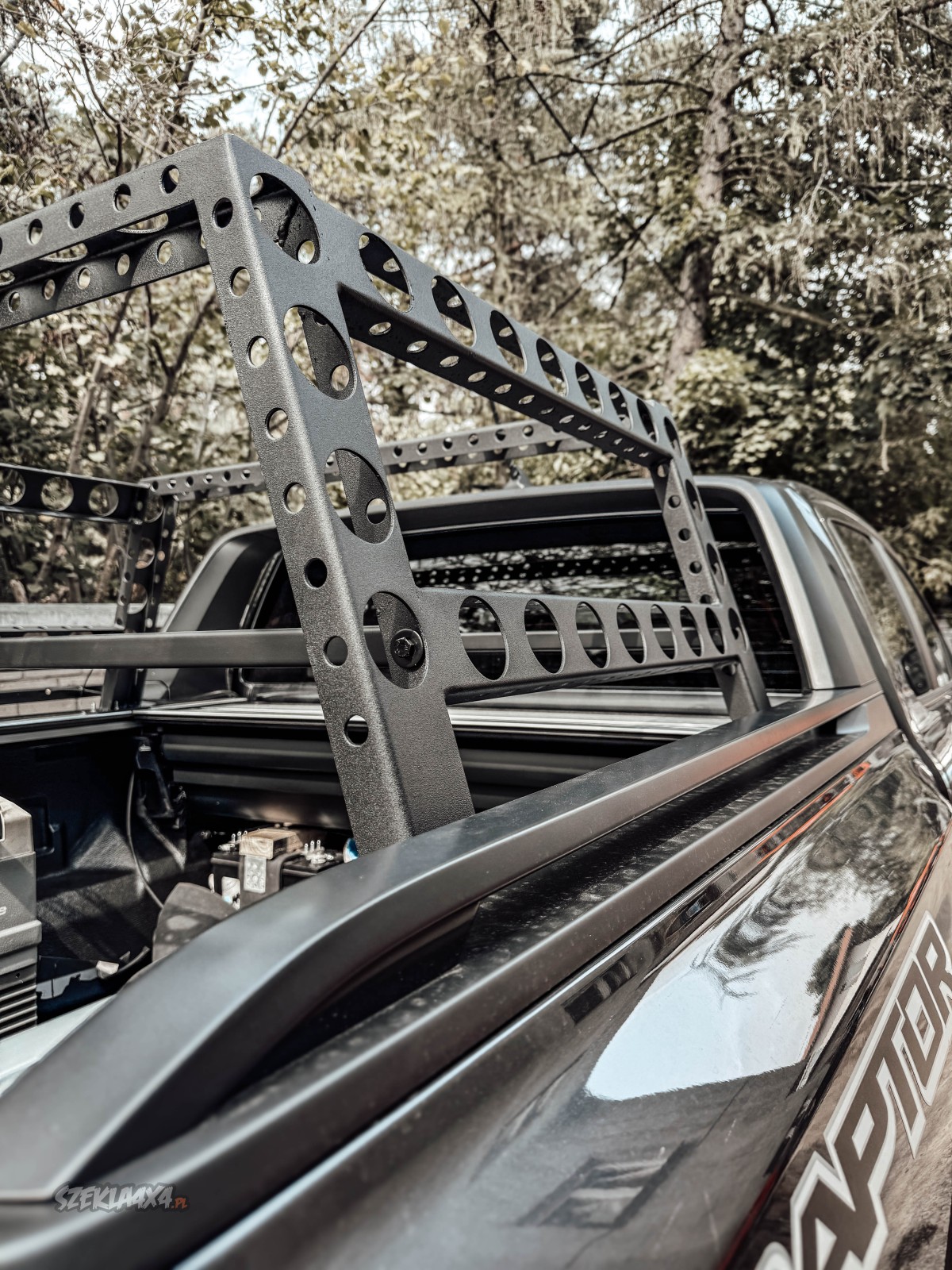 Painting and preparing the steel rack for the Ford Ranger Raptor overland build